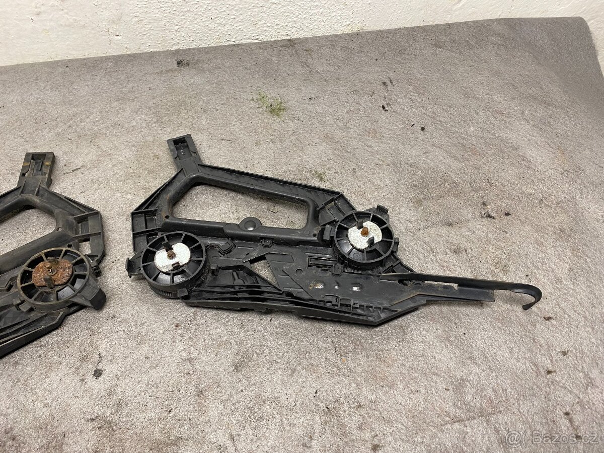 ŠKODA OCTAVIA 2 2004-2008 - DRŽÁKY PŘEDNÍCH SVĚTEL - 6