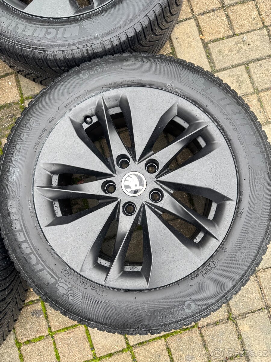 ORIGINÁL Alu Škoda ALASIA R16, 5x112 - TOP STAV, CELOROČNÍ - 6