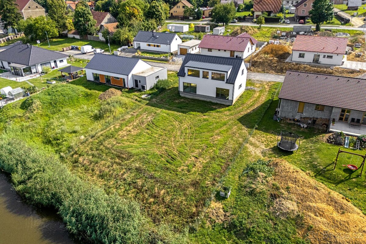 Prodej rodinného domu u rybníka - 6