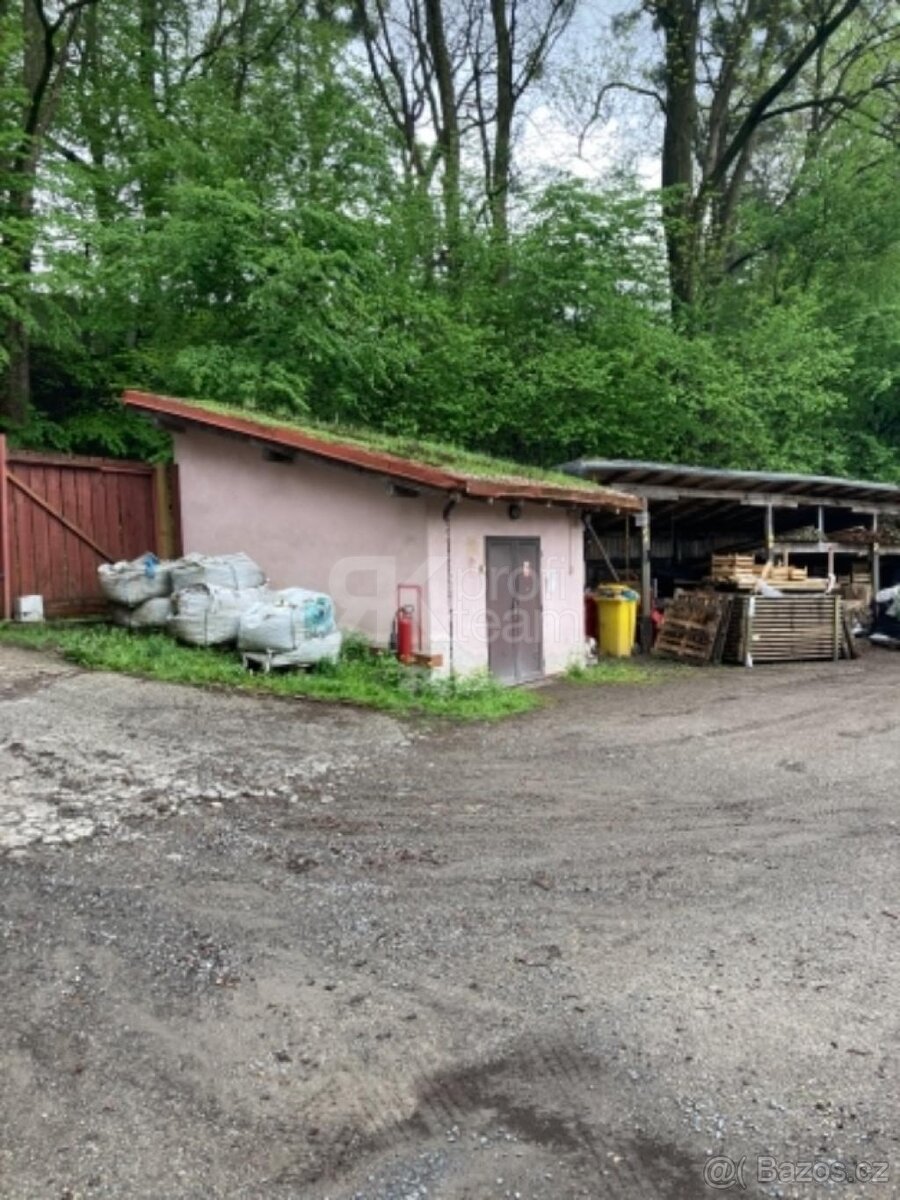 Prodej areálu Dolní Lištná - budova, dílna, garáže.... - 6