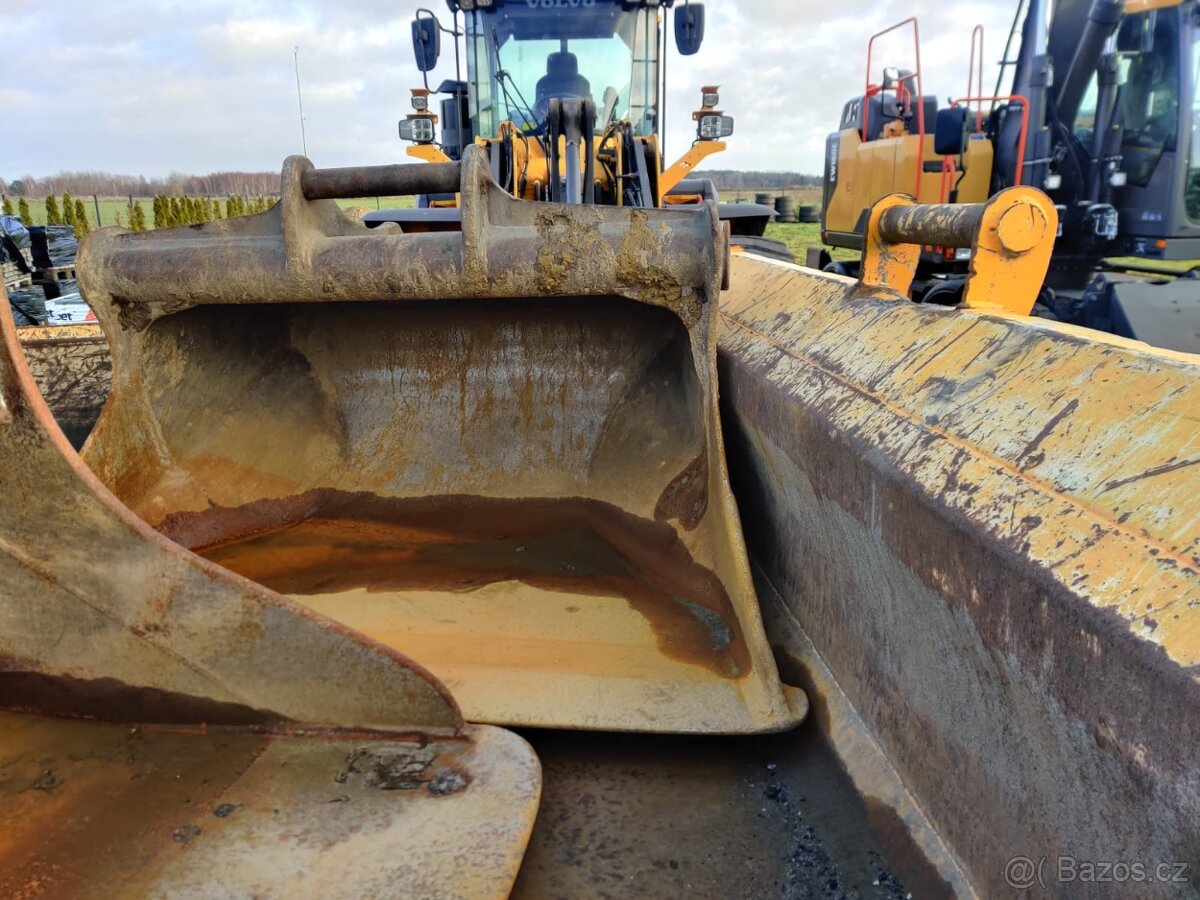 Kolový otočný bagr VOLVO EW 160 E - 6