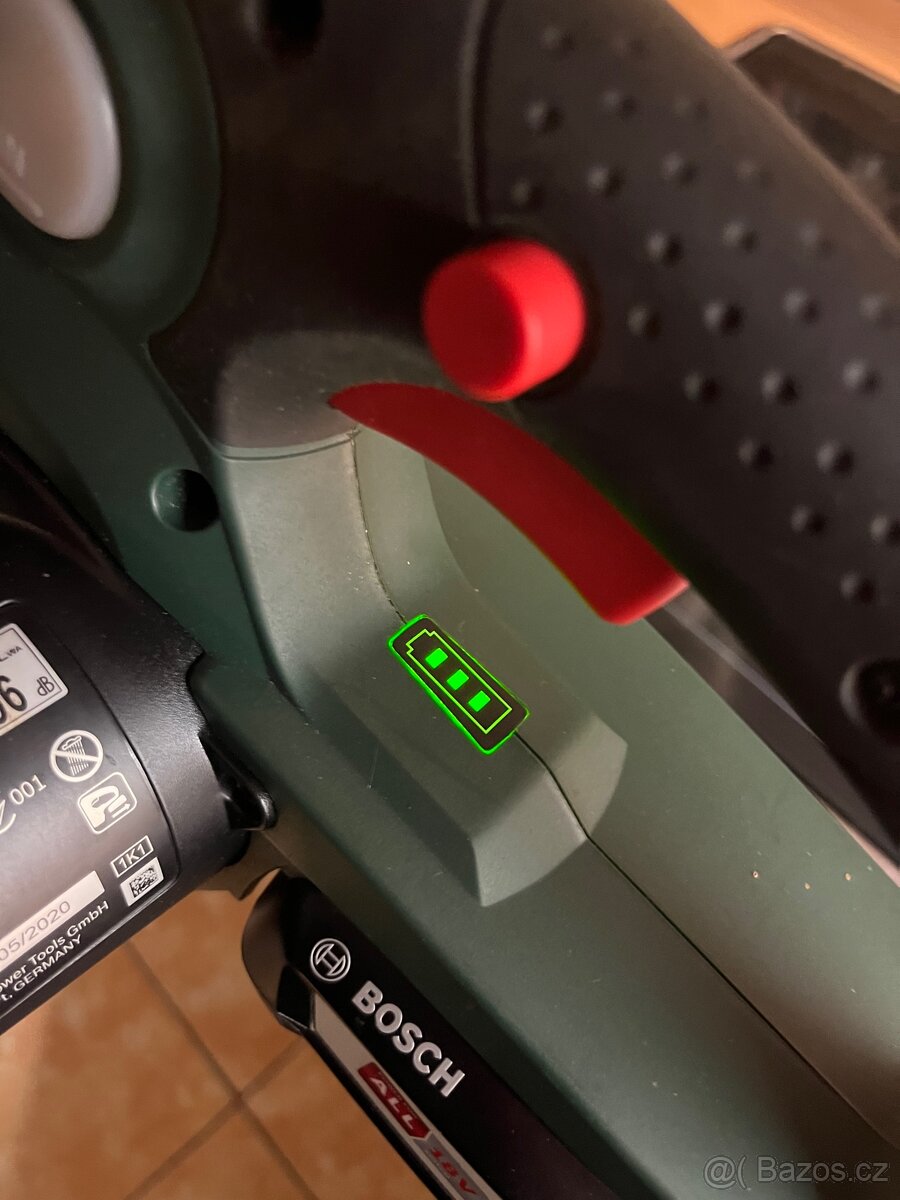 Aku řetězová pila BOSCH UniversalChain 18V - 6