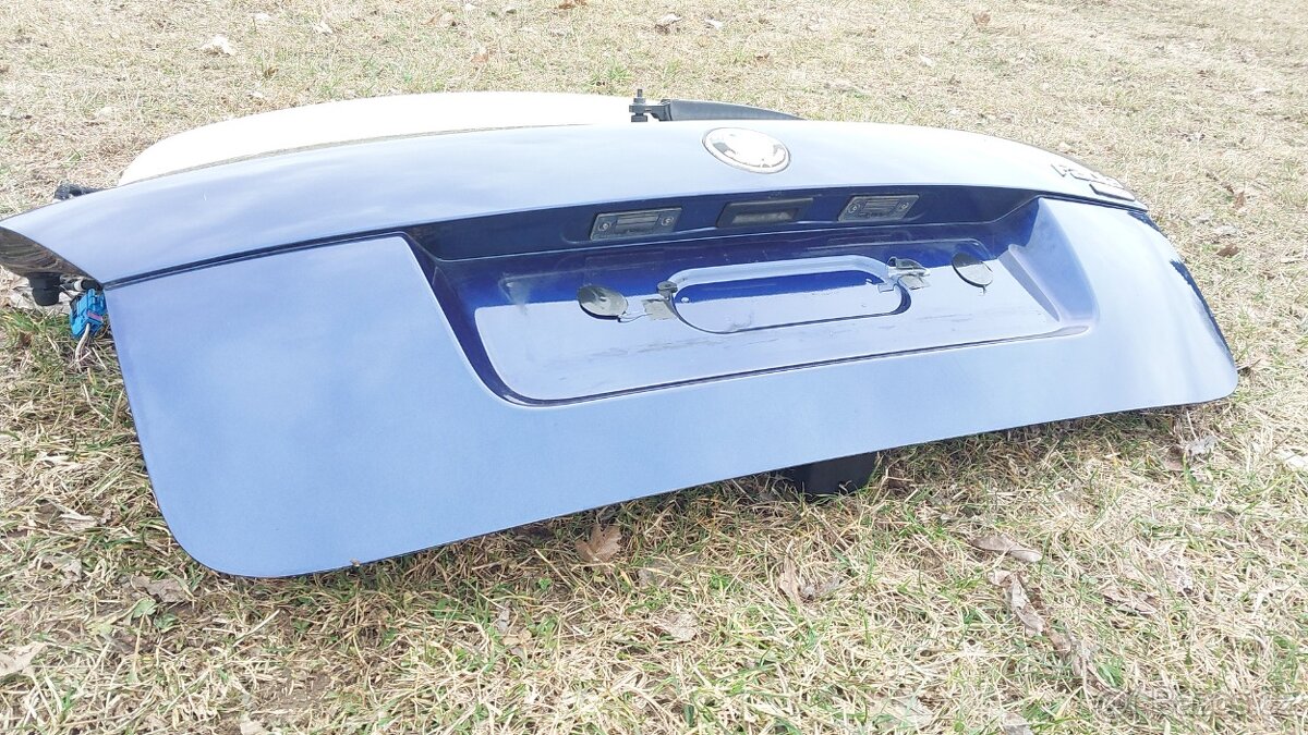 ŠKODA FABIA 2 – DVEŘE KUFRU MODRÉ 5dv. - 6