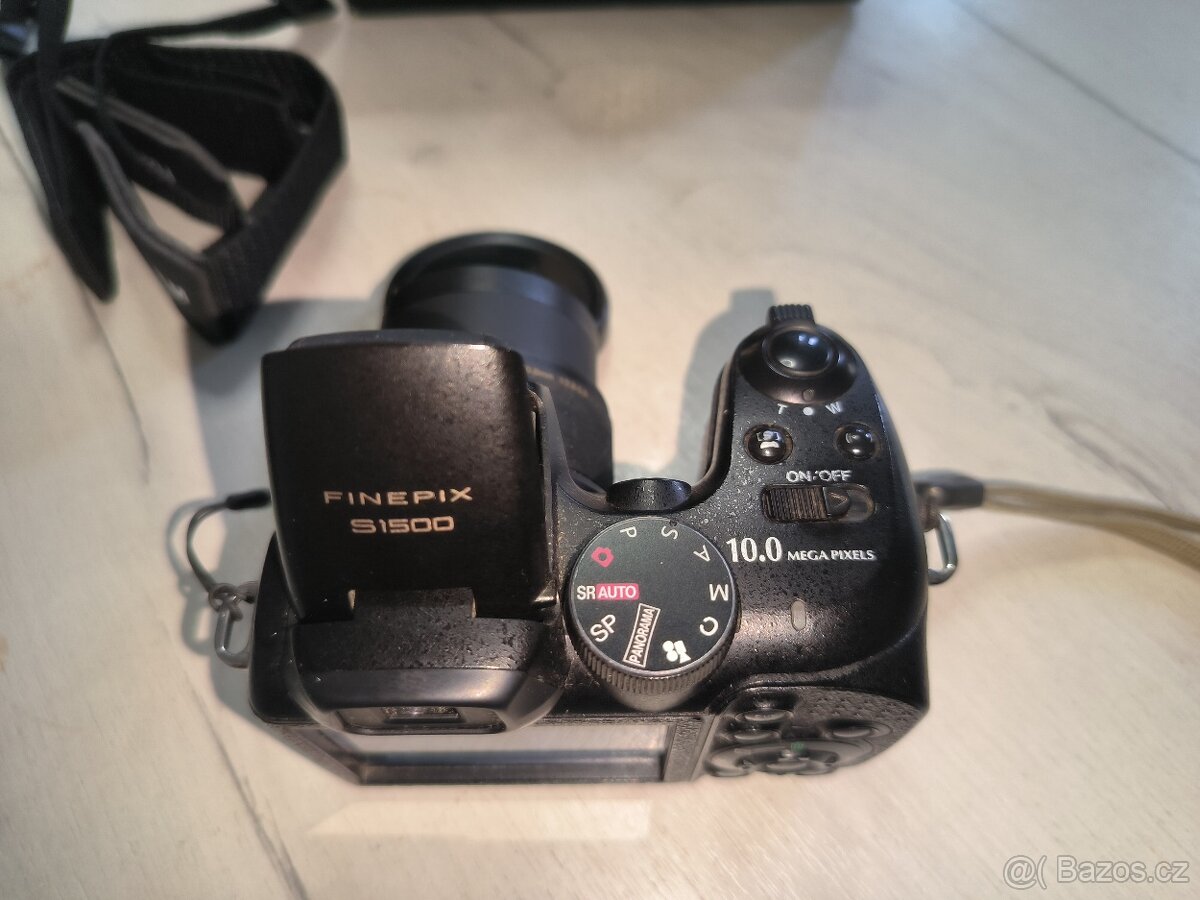 Fuji FinePix S1500 - 6