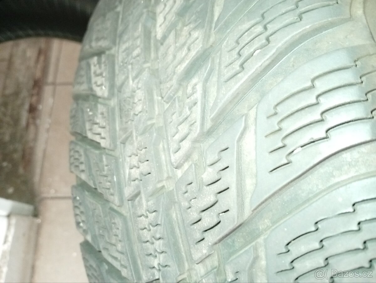 Nokian Zimní 225/60R17 - 6