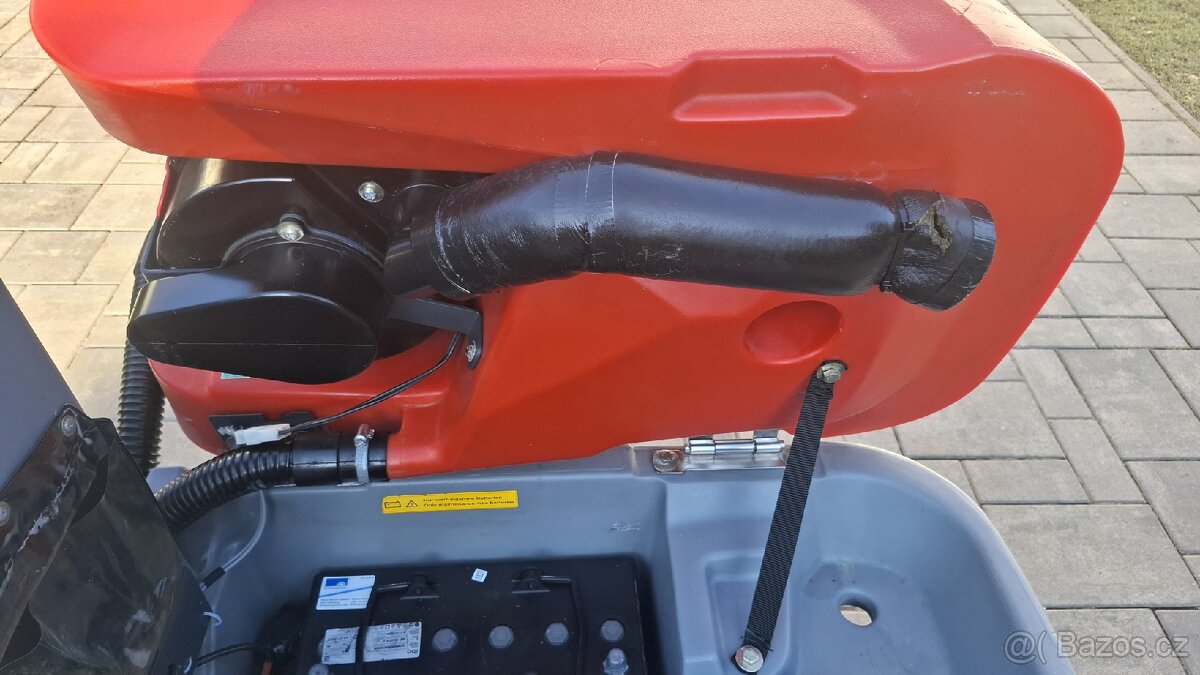 Podlahový mycí stroj s vlastním pojezdem Hako B45CL - 6