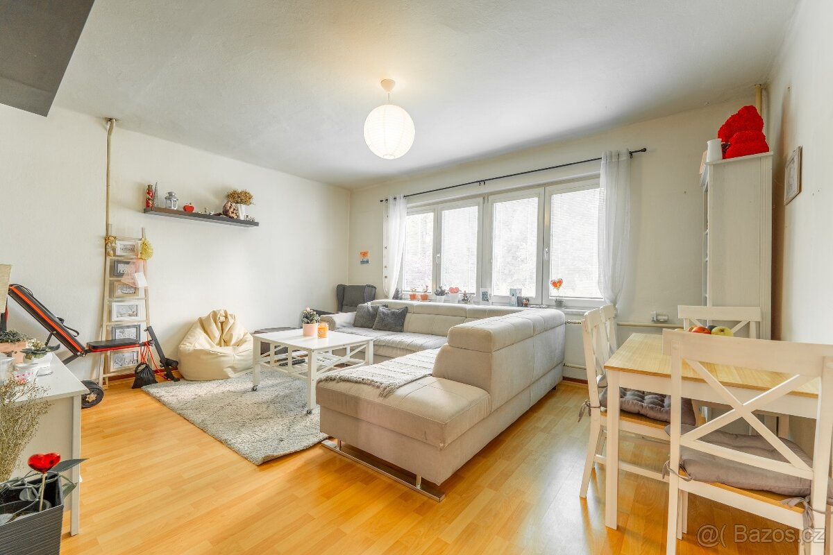 Prodej krásného řadového rodinného domu 4+1 s bazénem - 6