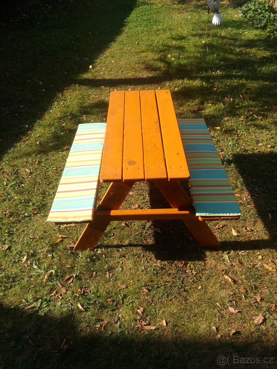 Zahradní dětský jídelní set s podsedáky - 6