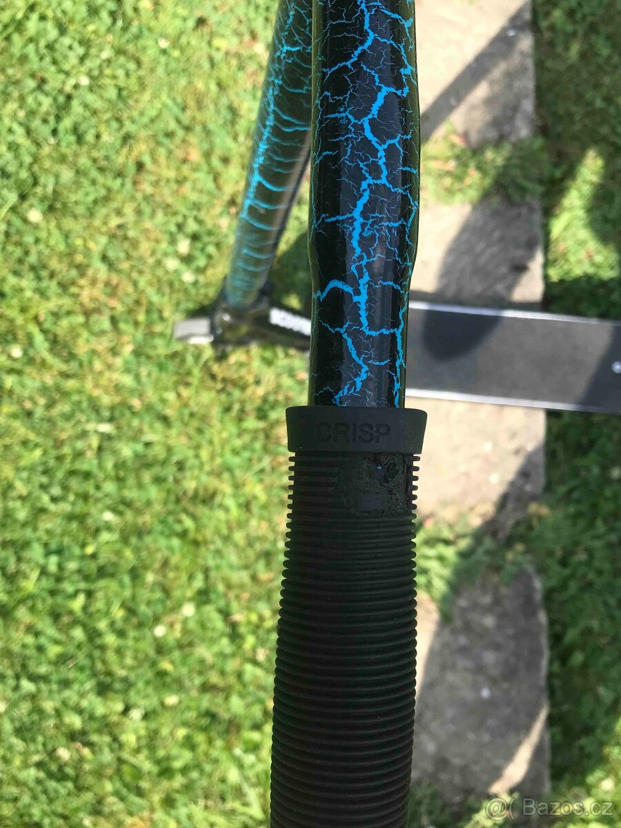 Freestyle koloběžka CRISP Blaster | BLACK-BLUE CRACKING - 6