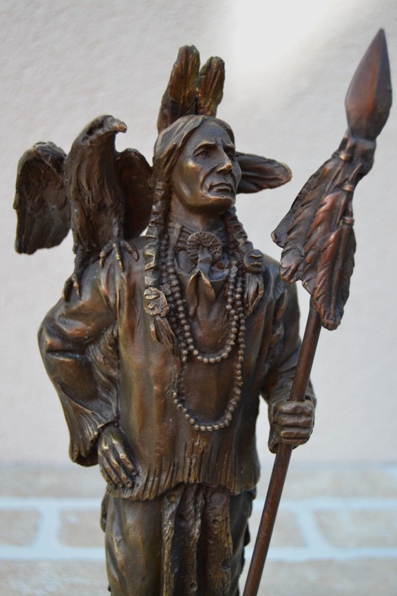 Bronzová socha - INDIÁN - INDIÁNSKÝ NÁČELNÍK - 6