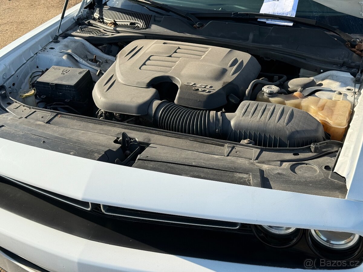 Dodge Challenger 3.6 V6 - díly - 6