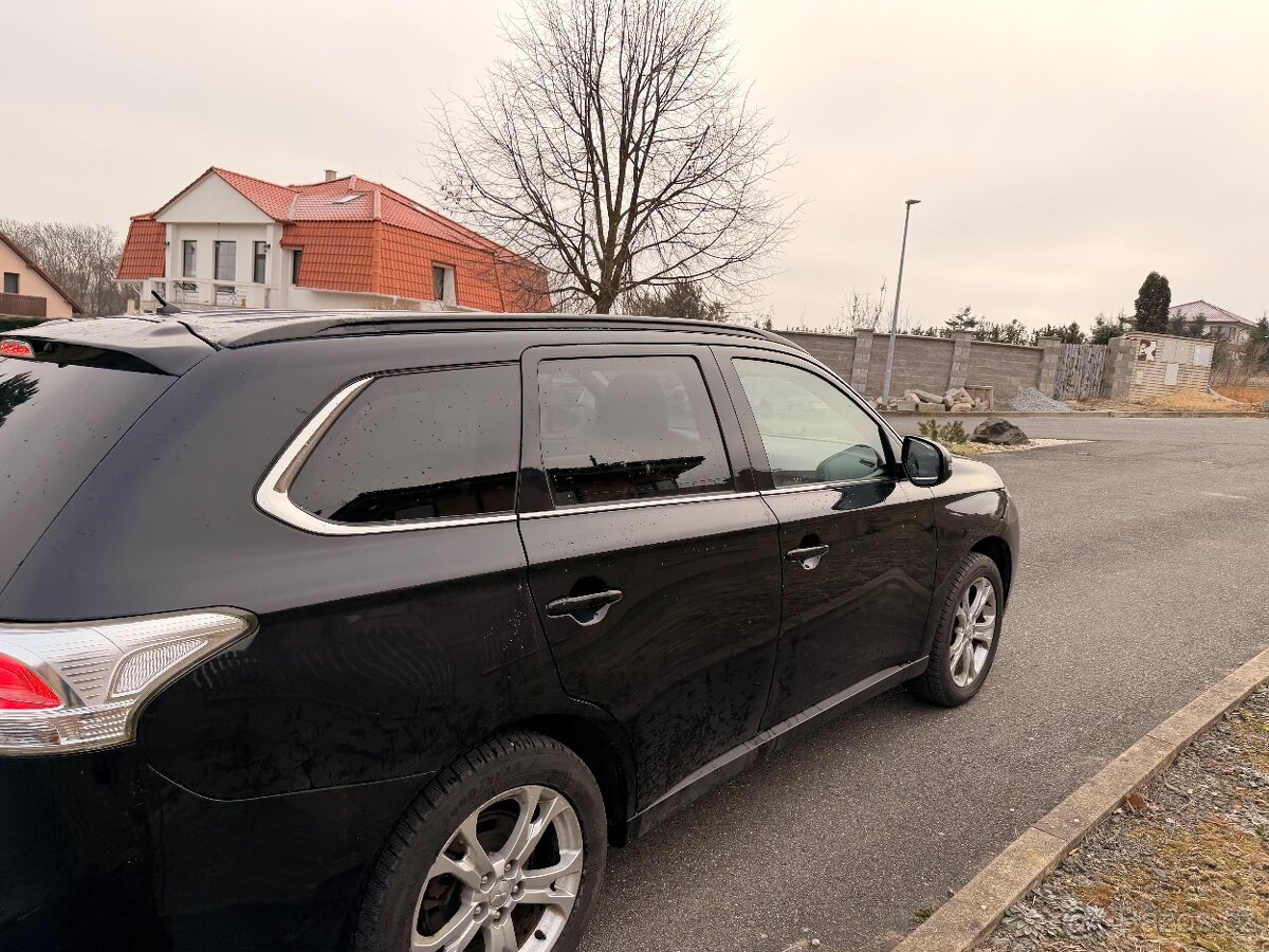 Mitsubishi outlnader - 6