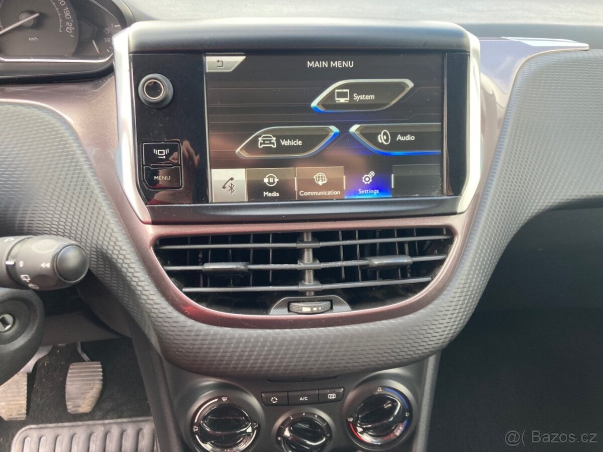 Peugeot 2008, 1,2 VTi, vyhř.sedačky, klima, tažné, CEBIA - 6