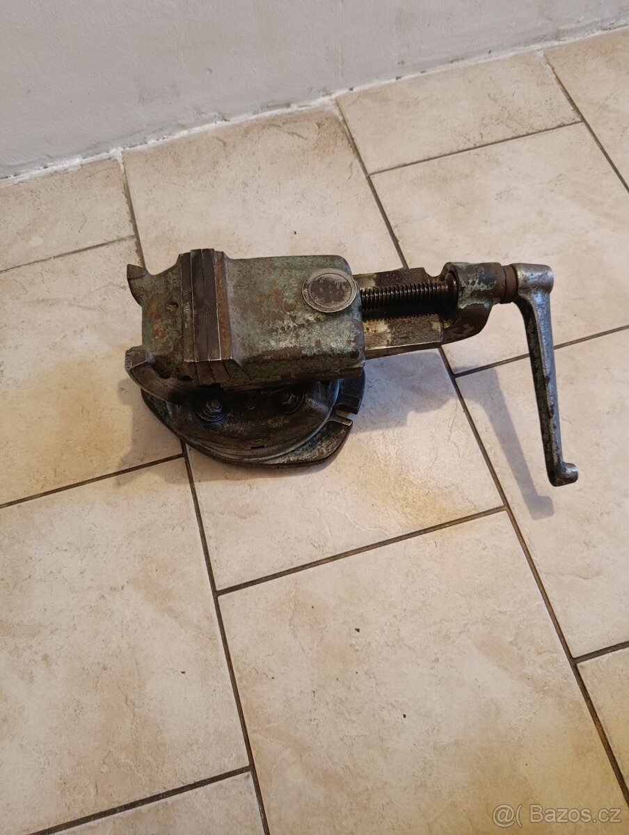 Svěrák strojní na frézu , vrtačku naklápěcí a otočný - 6