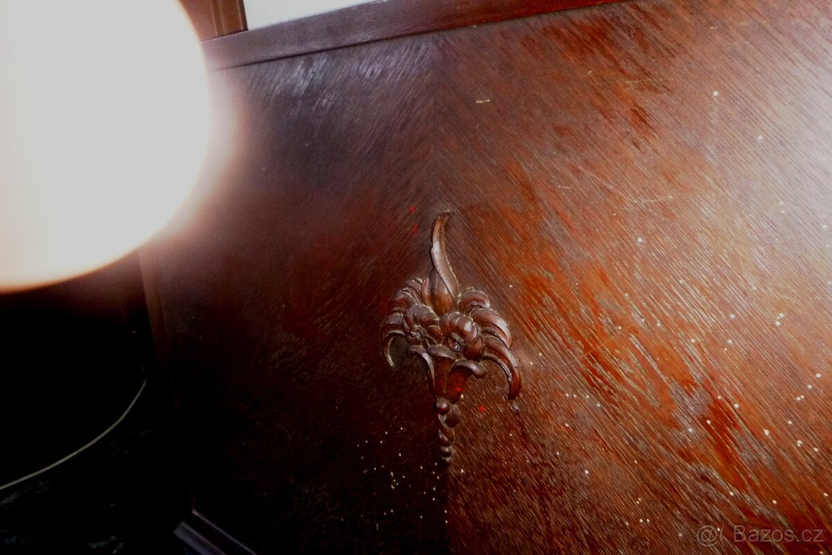 1.REPUBLIKA-STARÁ ČELA POSTELÍ S ERBY - 6