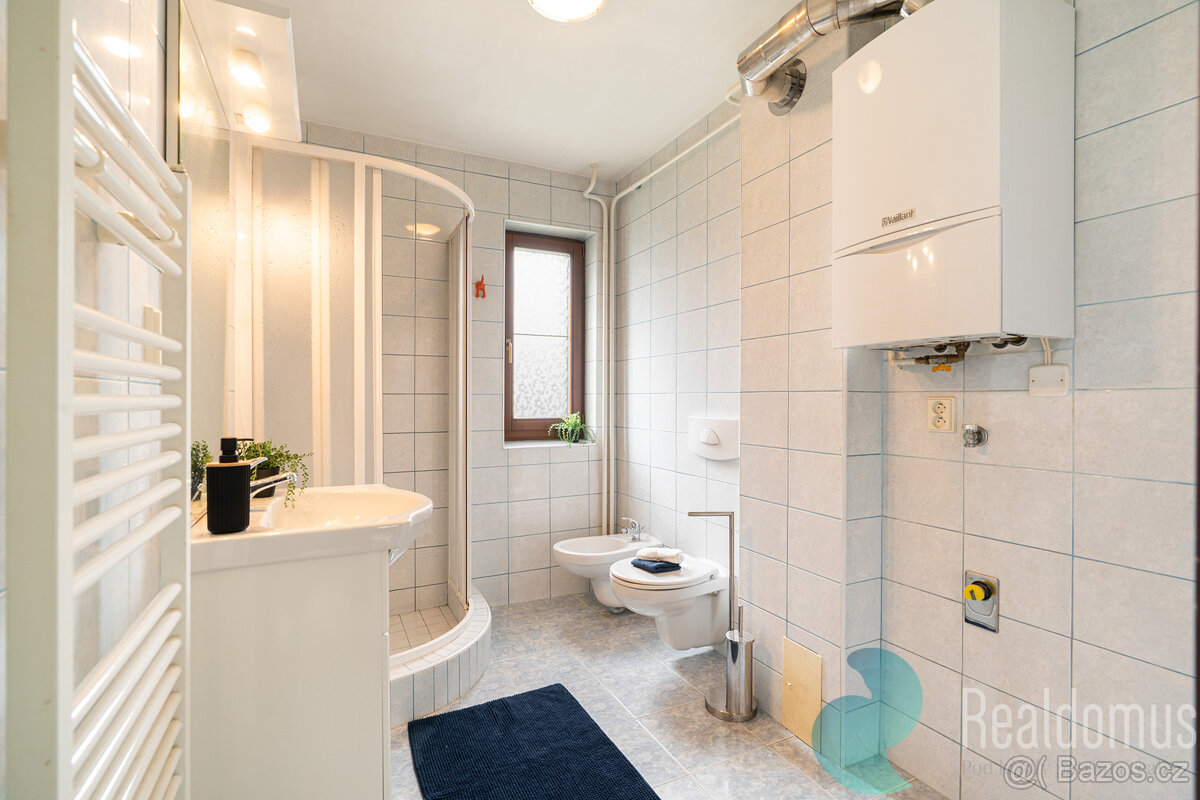 Prodej, dvougenerační rodinný dům,173m2, balkón, zahrada, Ve - 6