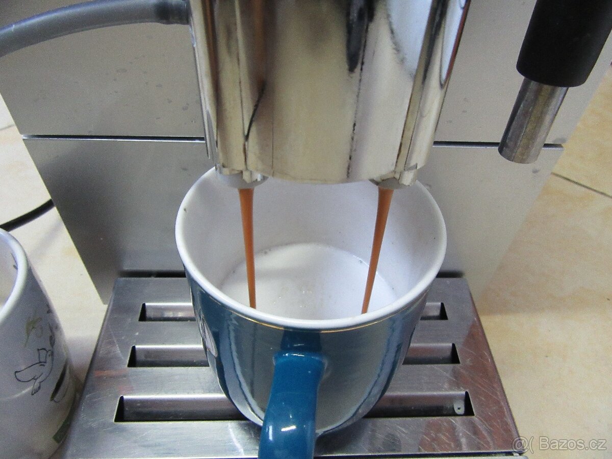 Nabízím kávovar Jura ENA 9. Plně funkční. Nejde o novou věc. - 6