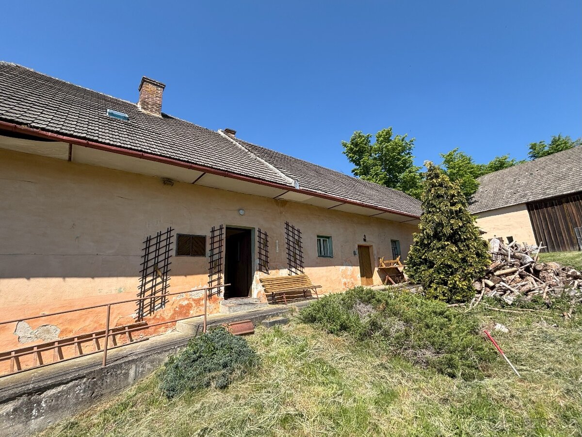 Prodej zemědělské usedlosti v obci Radonín 2057 m2 – klid, p - 6