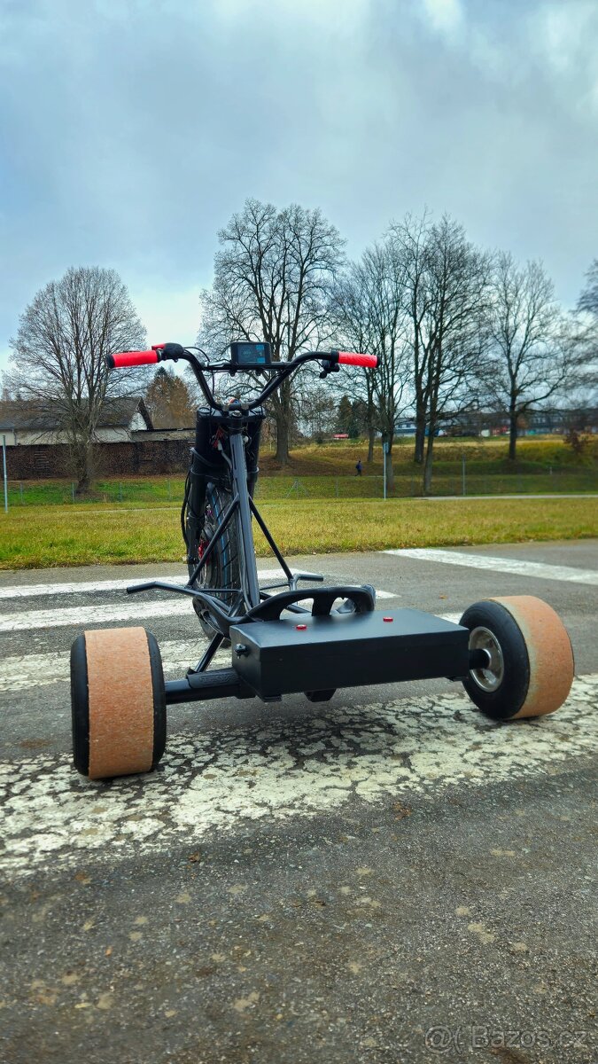 Elektrická driftovací tříkolka - 6
