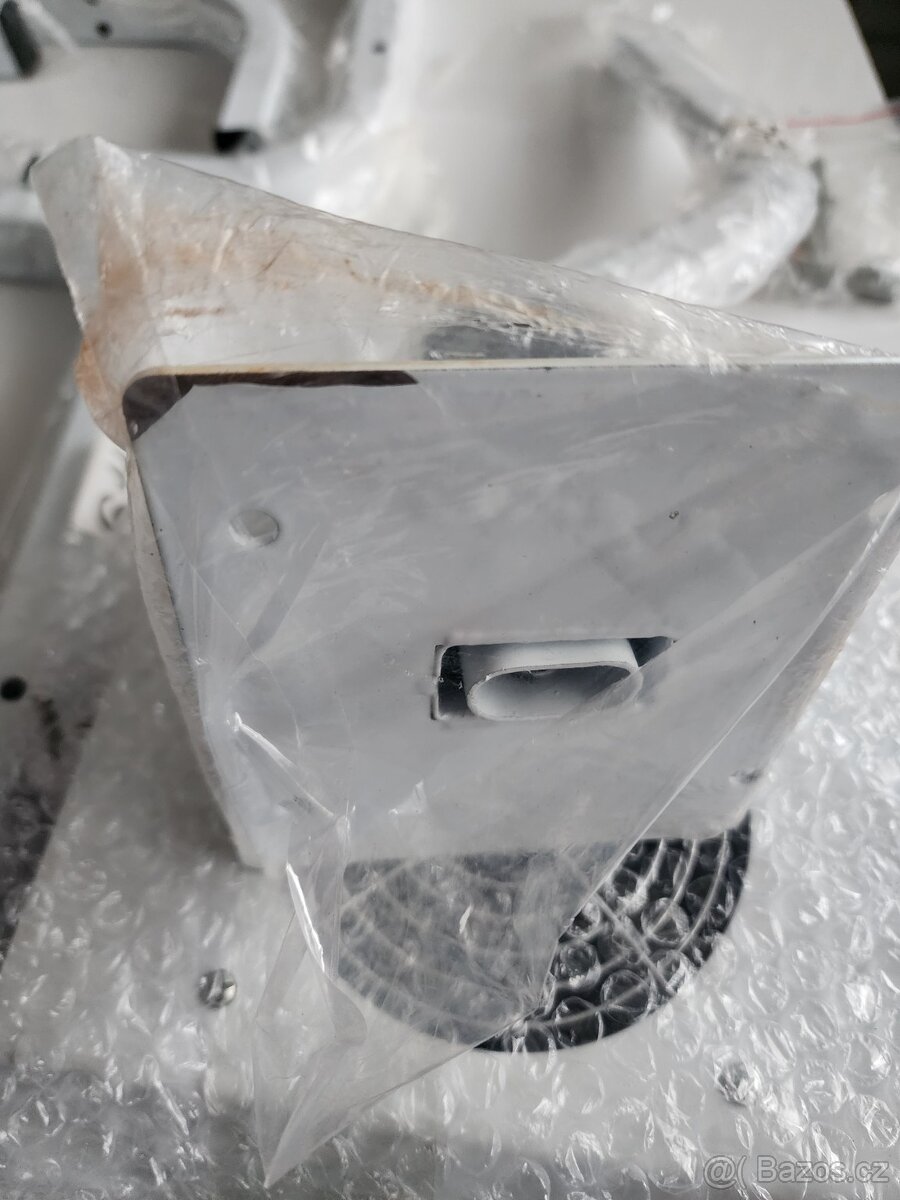 Pedikérská stolička s opěrkou nohy a odsáváním prachu - 6