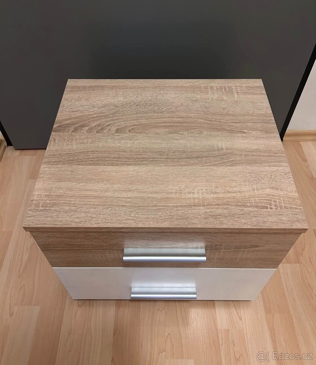 Prodám manželskou postel + Dva noční stolky - 6