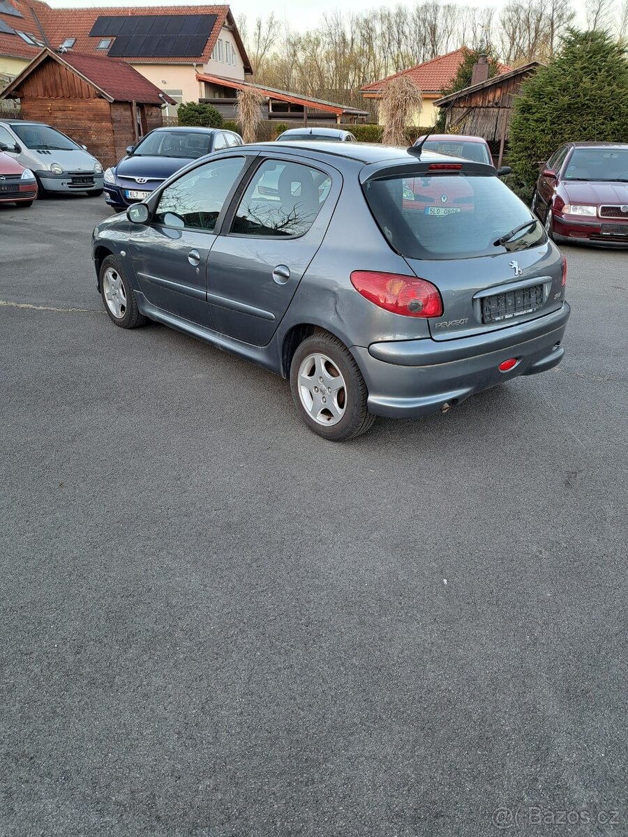 Peugeot 206 1.4 benzín 55kW - 6