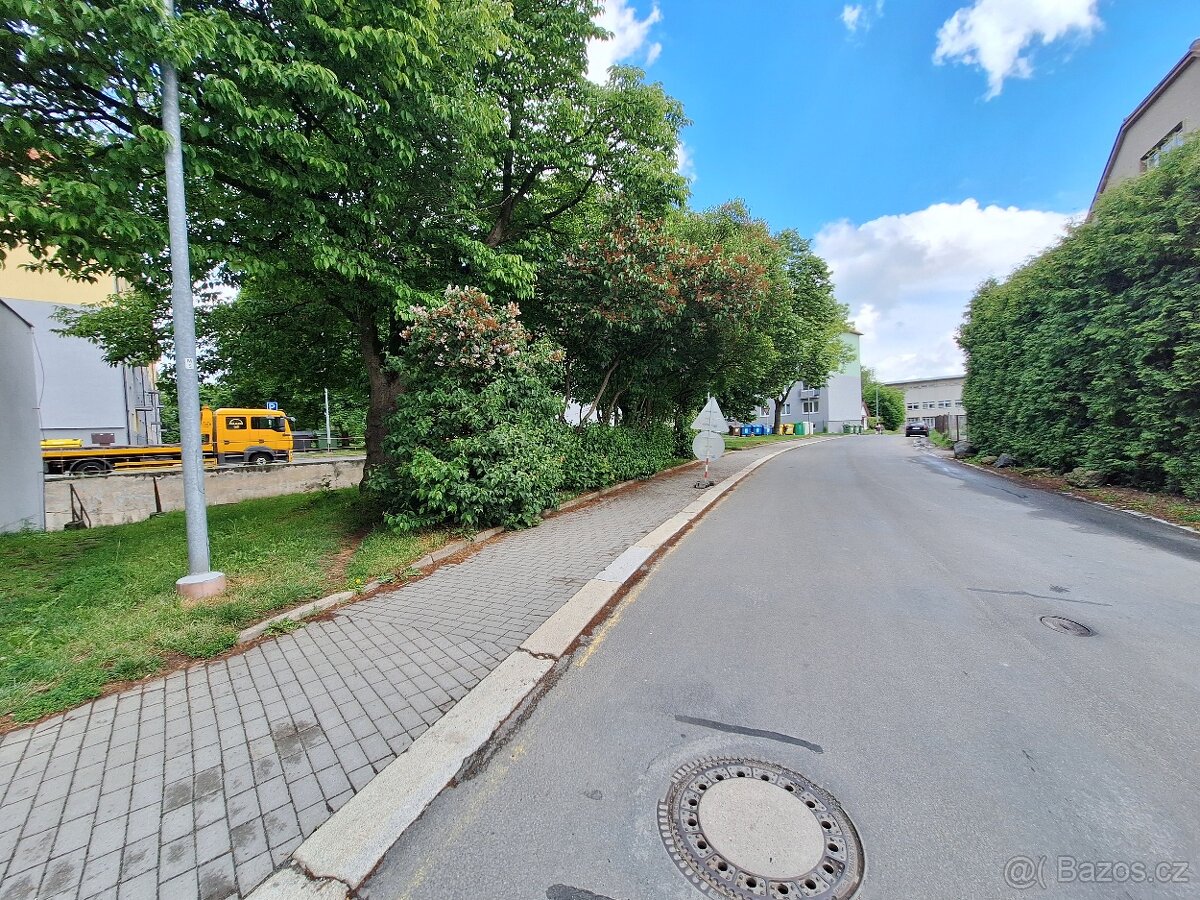 Pronájem komerčního pozemku 380m² - - 6