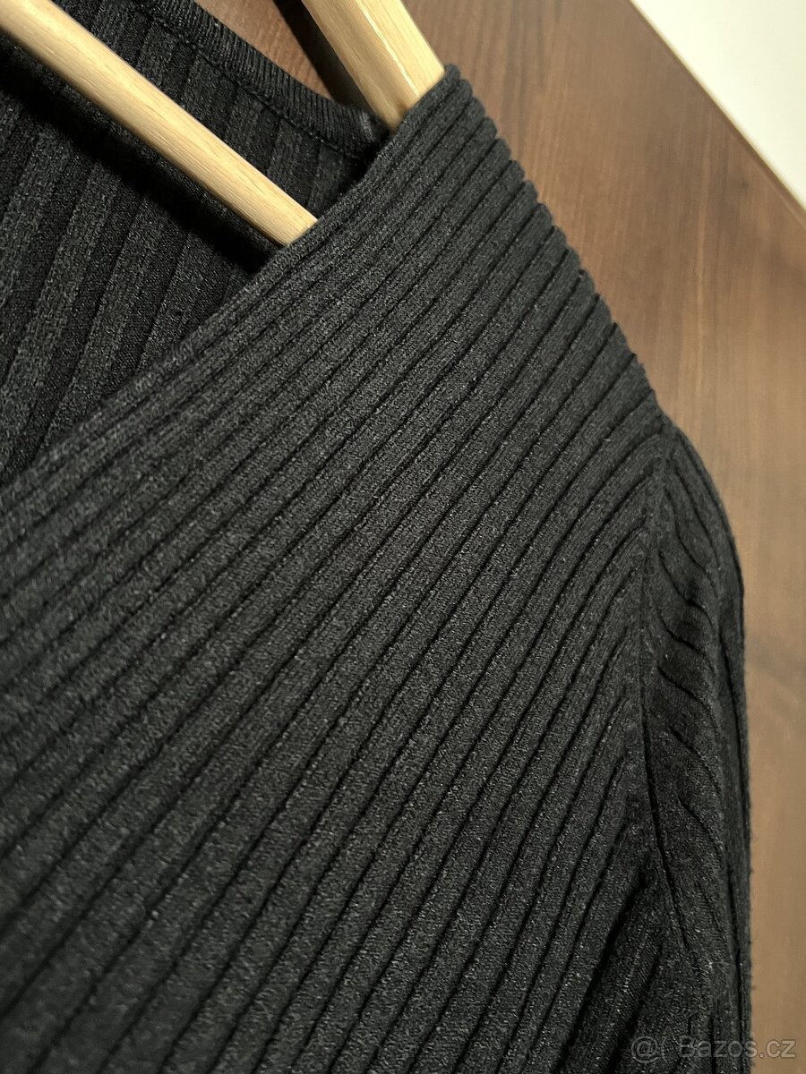 Dáms. černý top/tričko/svetřík s dl. ruk. a výstřihem – M/L? - 6