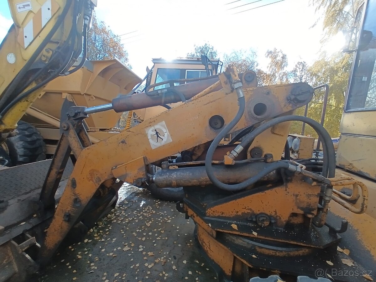 Kolový nakladač UN 053.1 - 6