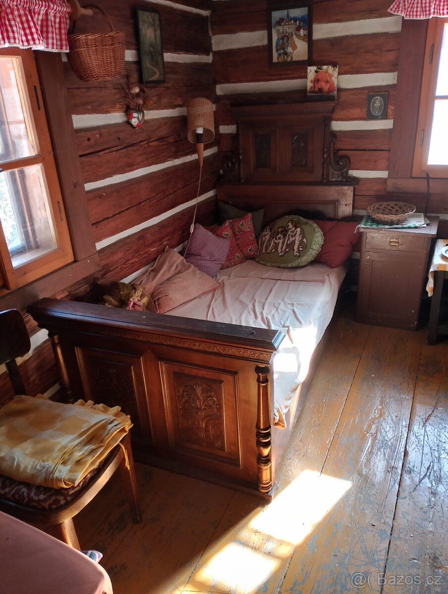 Starožitný nábytek 3xskříň 2xpostel 1x vitrína - 6