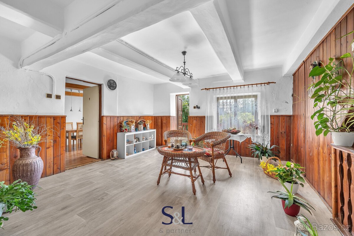 Prodej rodinného domu, 350 m² - Velenice, ev.č. 01011 - 6