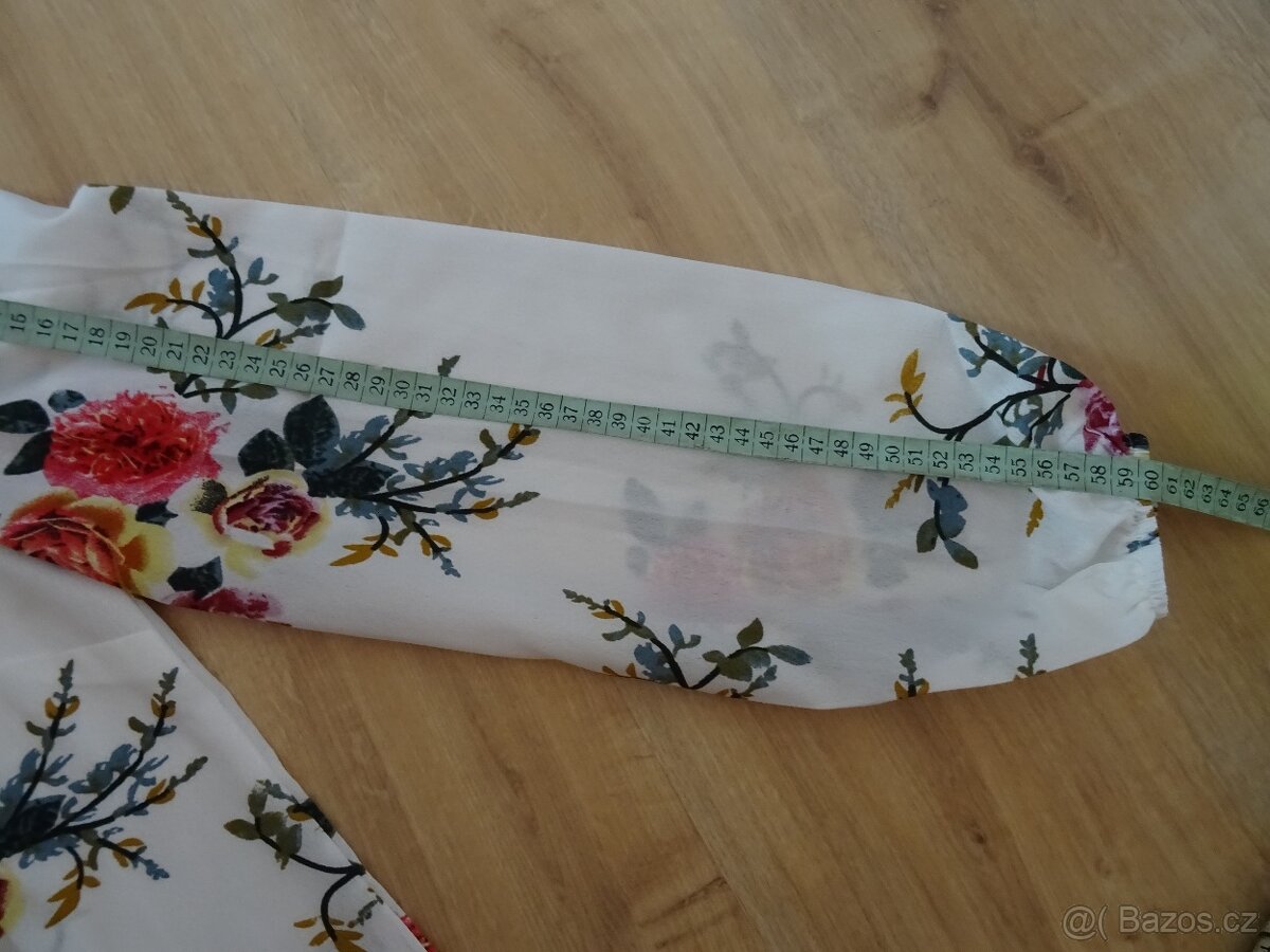 Bílá halenka s květy, dlouhý rukáv - nová, vel. M - 6