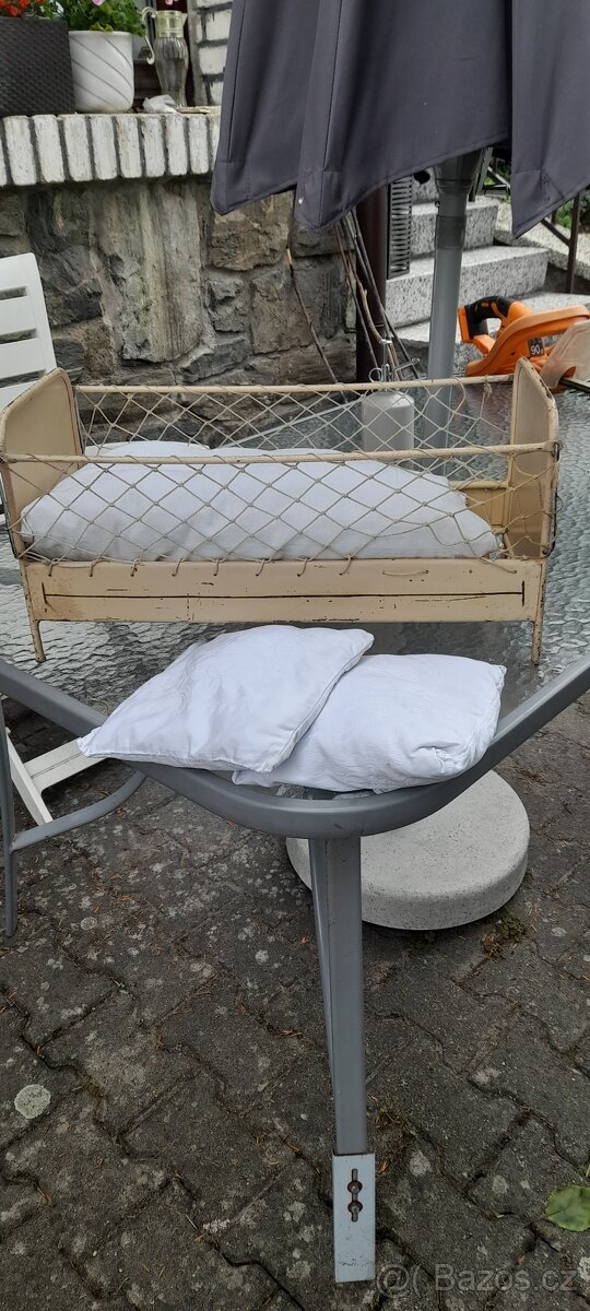 Starožitna plechová postýlka pro panenky - 6