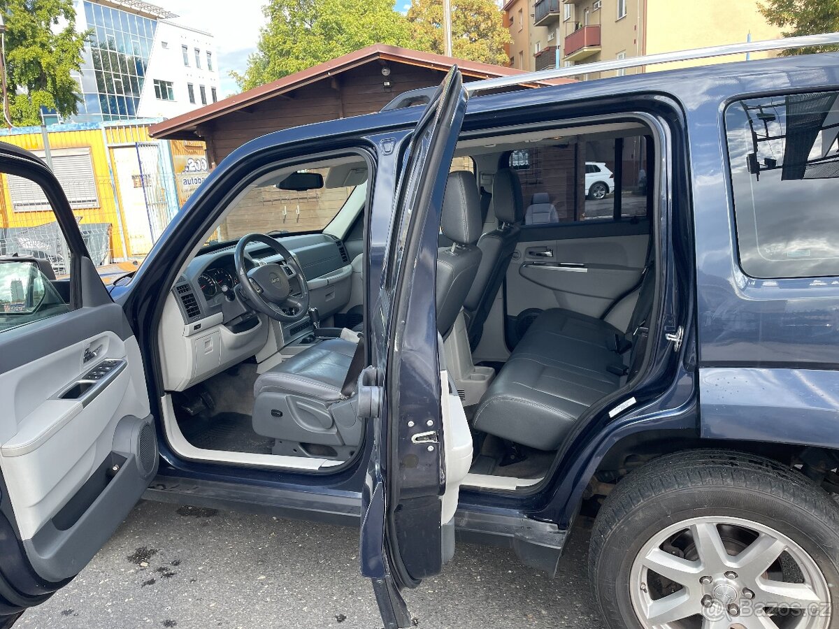 JEEP CHEROKEE 2.8CRDI 130KW 4WD AUTOMAT ČR 2009 - 6