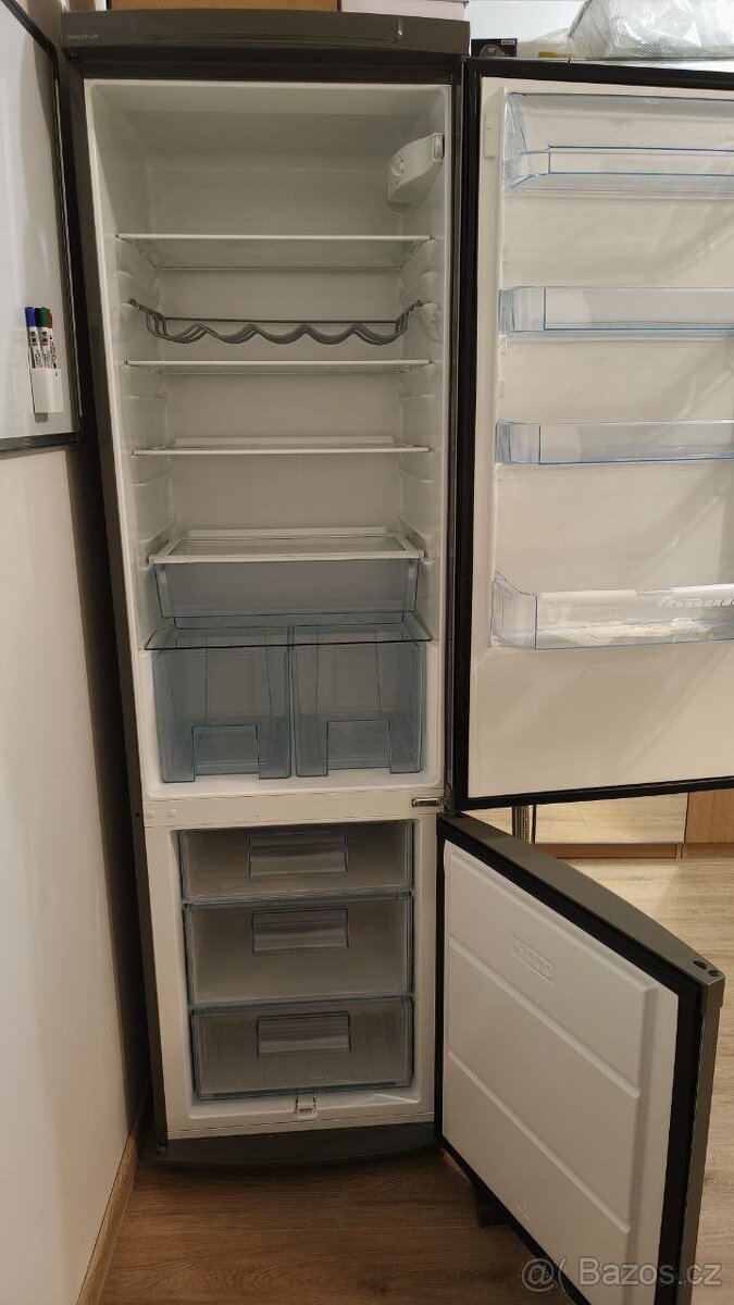 Velkokapacitní lednice Electrolux - 6