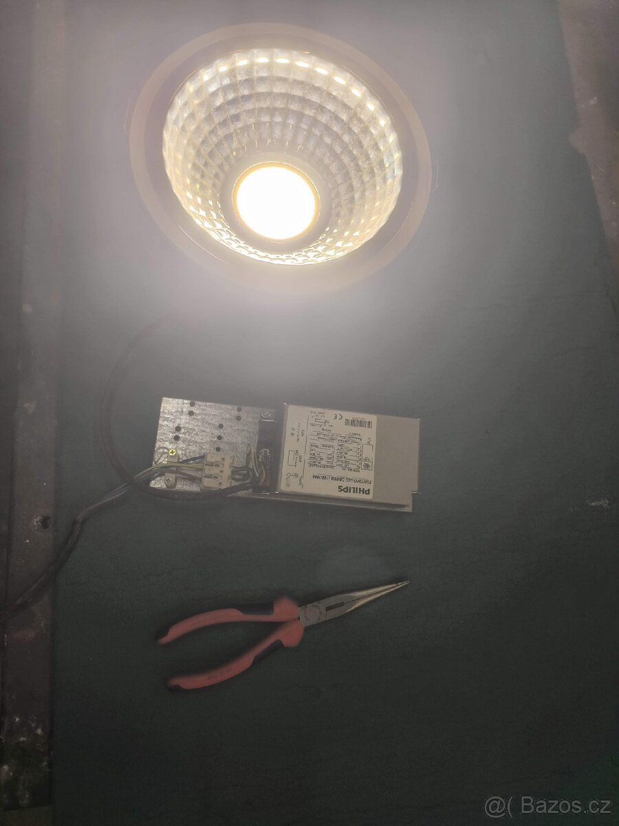 ZAPUŠTĚNÉ PODHLEDOVÉ SVÍTIDLO PHILIPS - 6