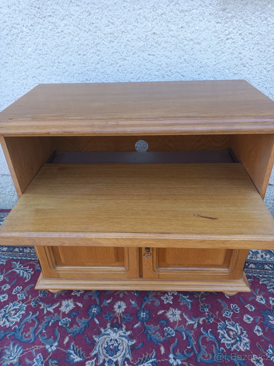 Rustikální televizní skříňka . - 6