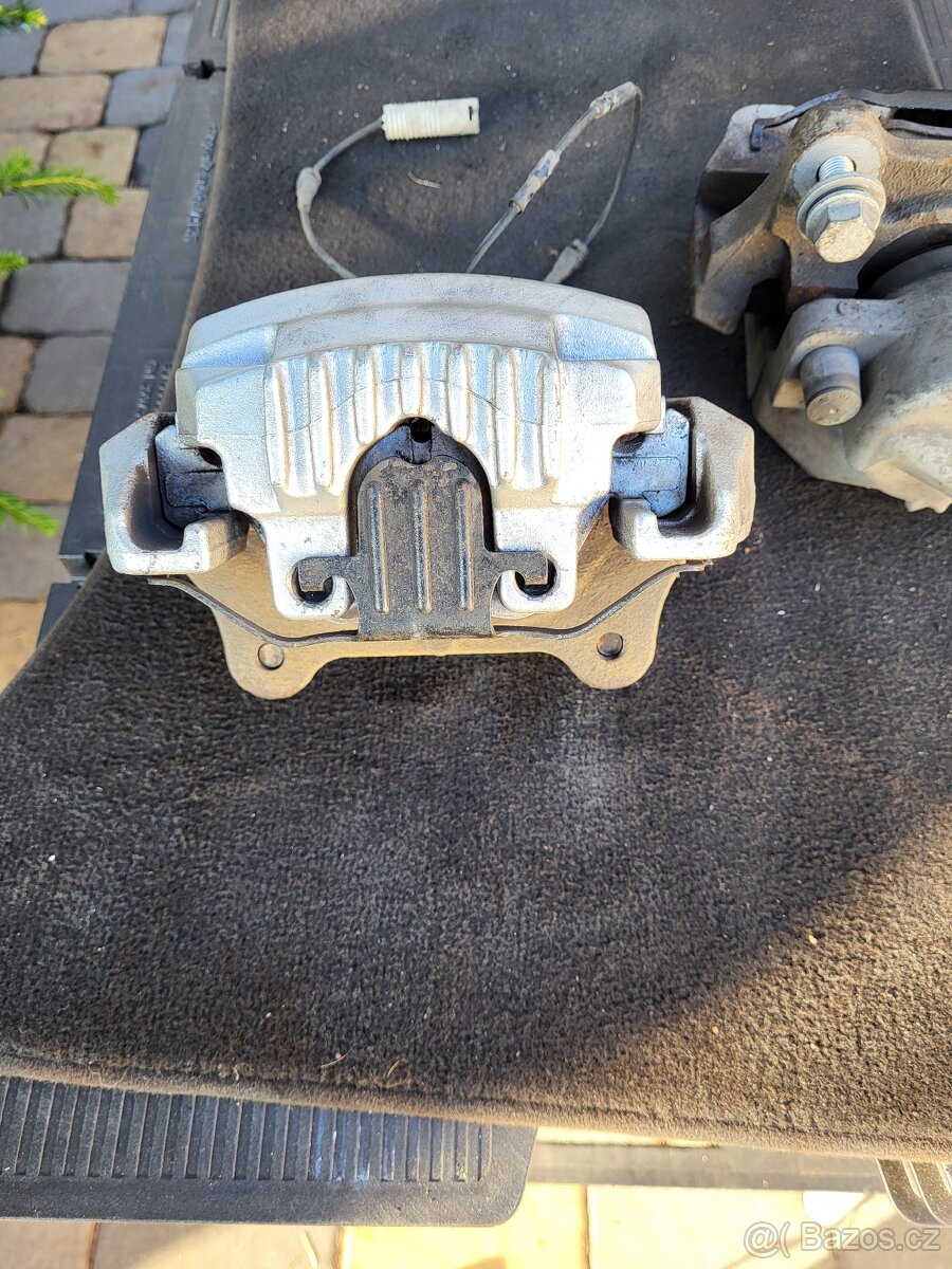 BMW e90 brzdové třmeny - 6