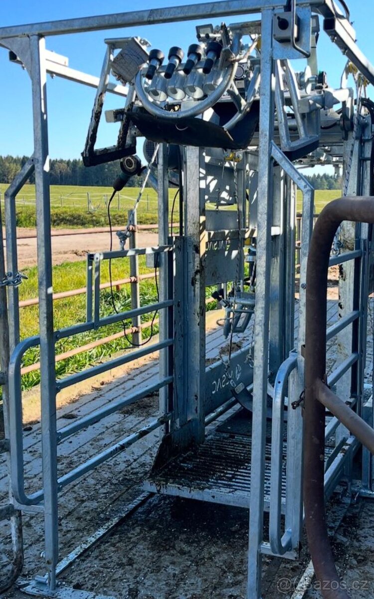 Hydraulická paznehtářská klec - 6