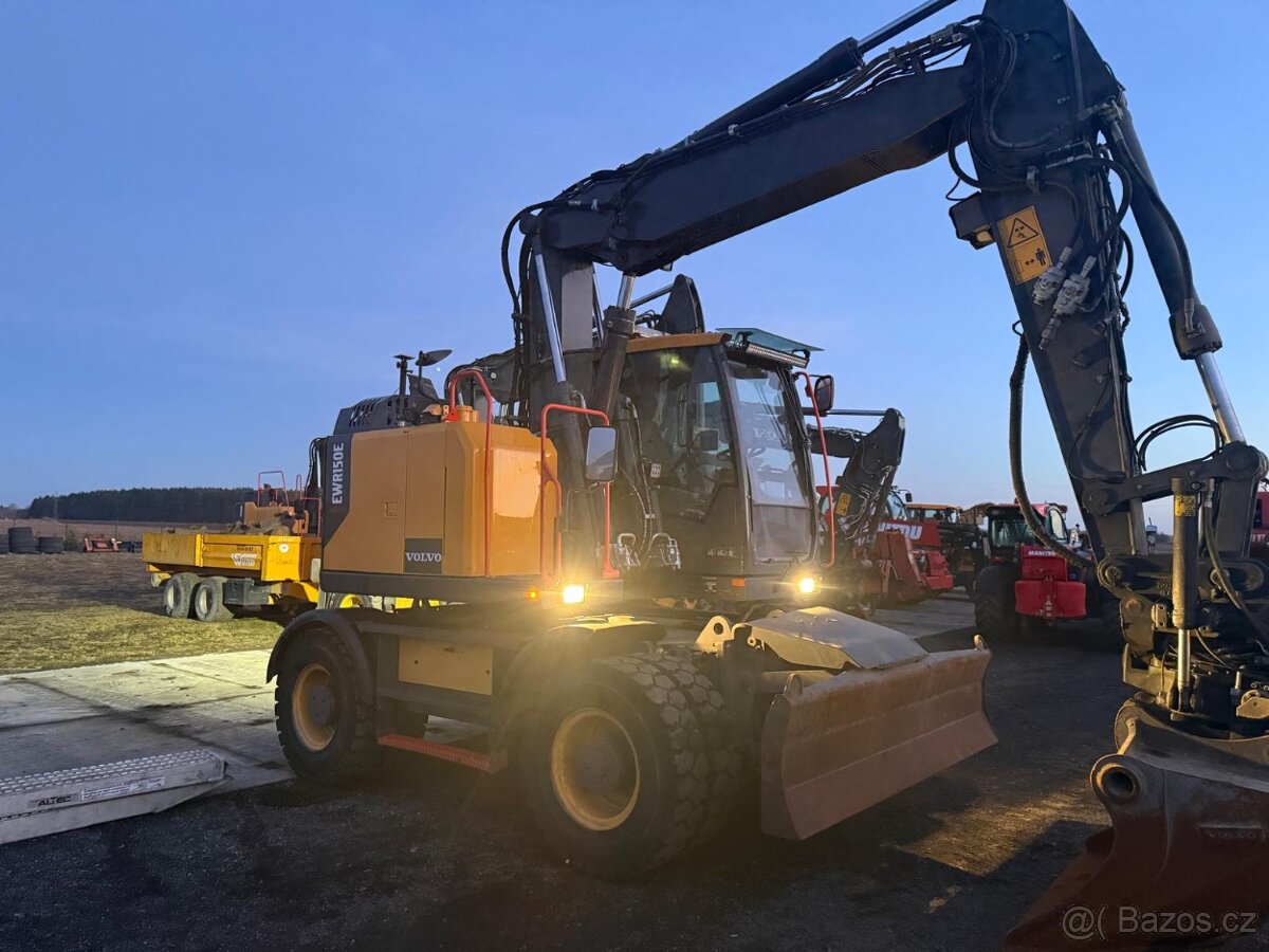 Kolový otočný bagr VOLVO 150E - 6