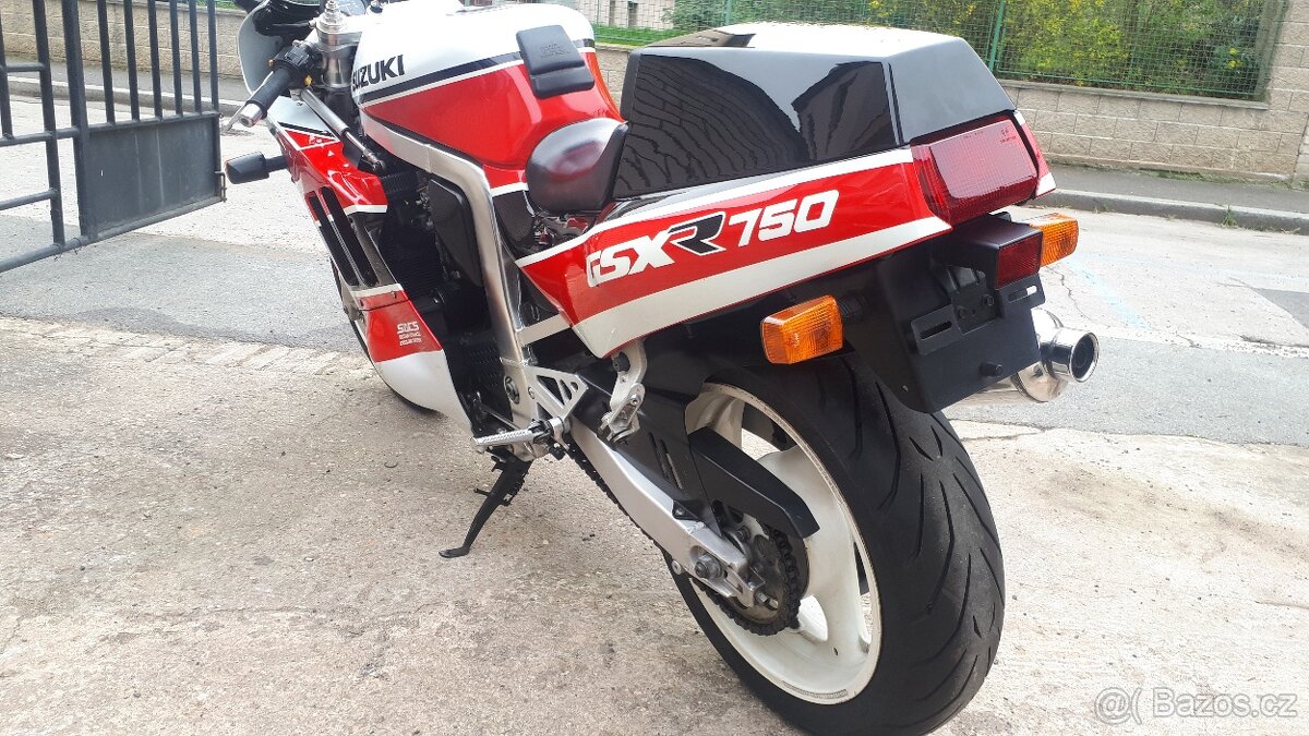 Suzuki GSXR 750 - 6