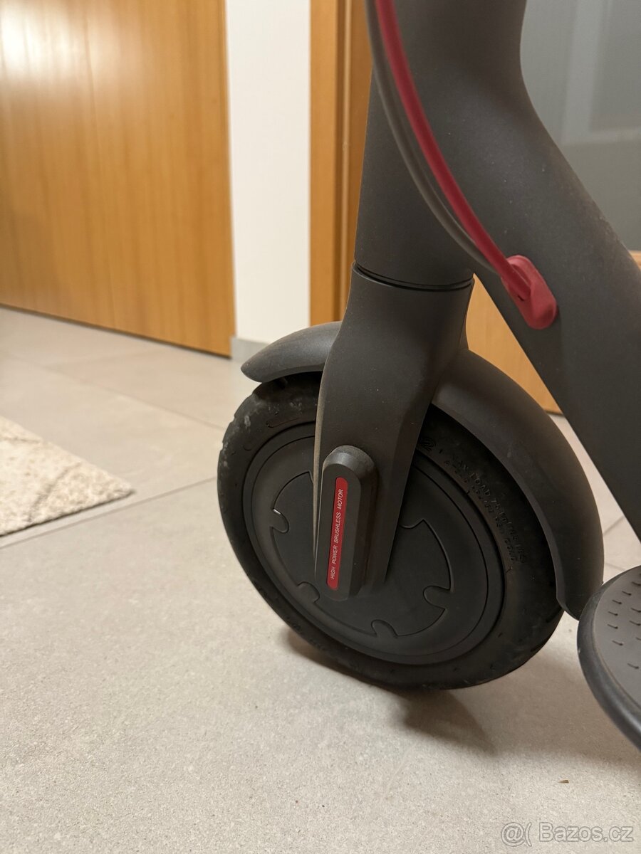 Červeno černá Elektronická koloběžka Xiaomi - 6