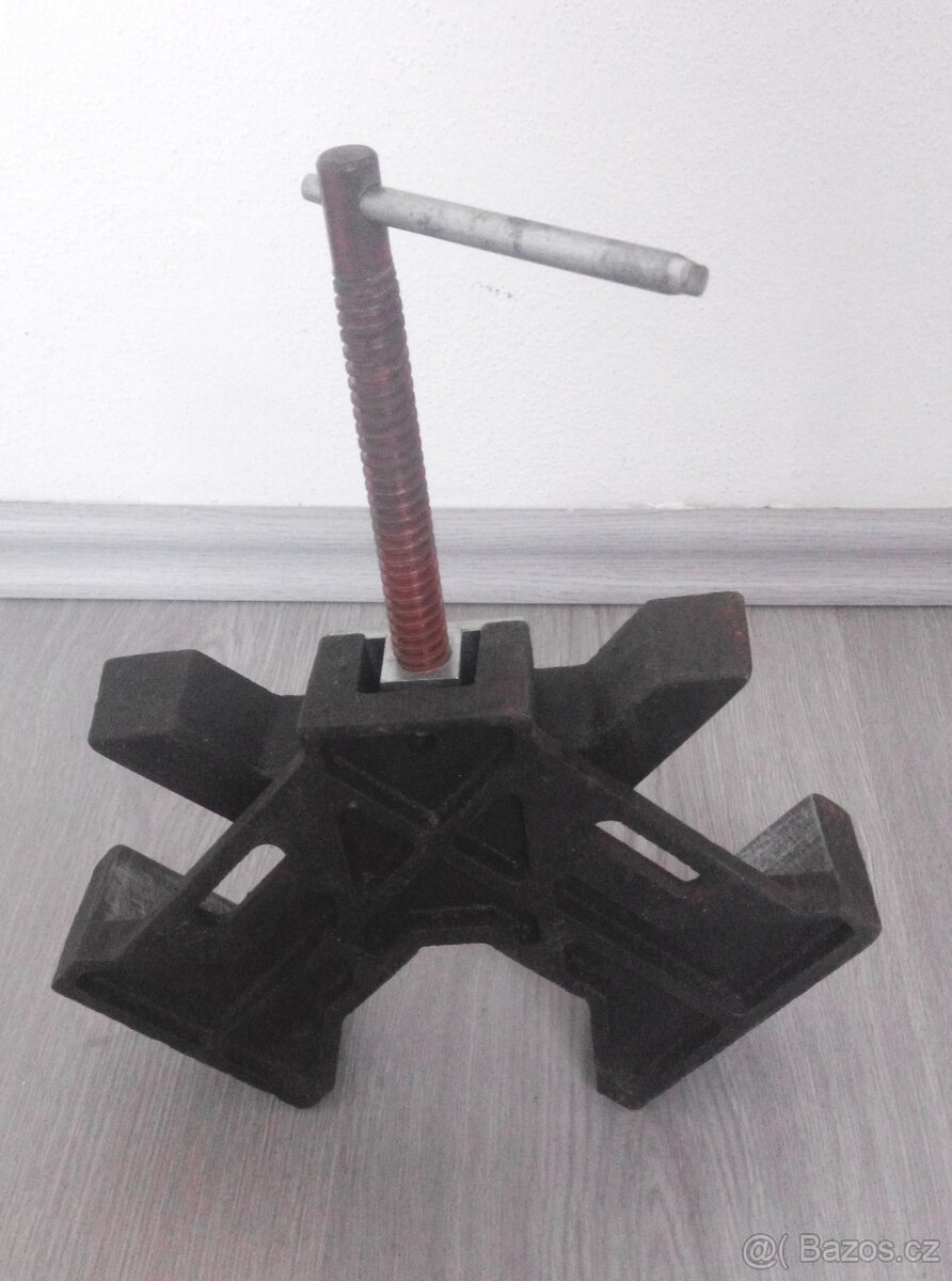 Pravoúhlá svařovací litinová dvouosá svěrka / svěrák - 6