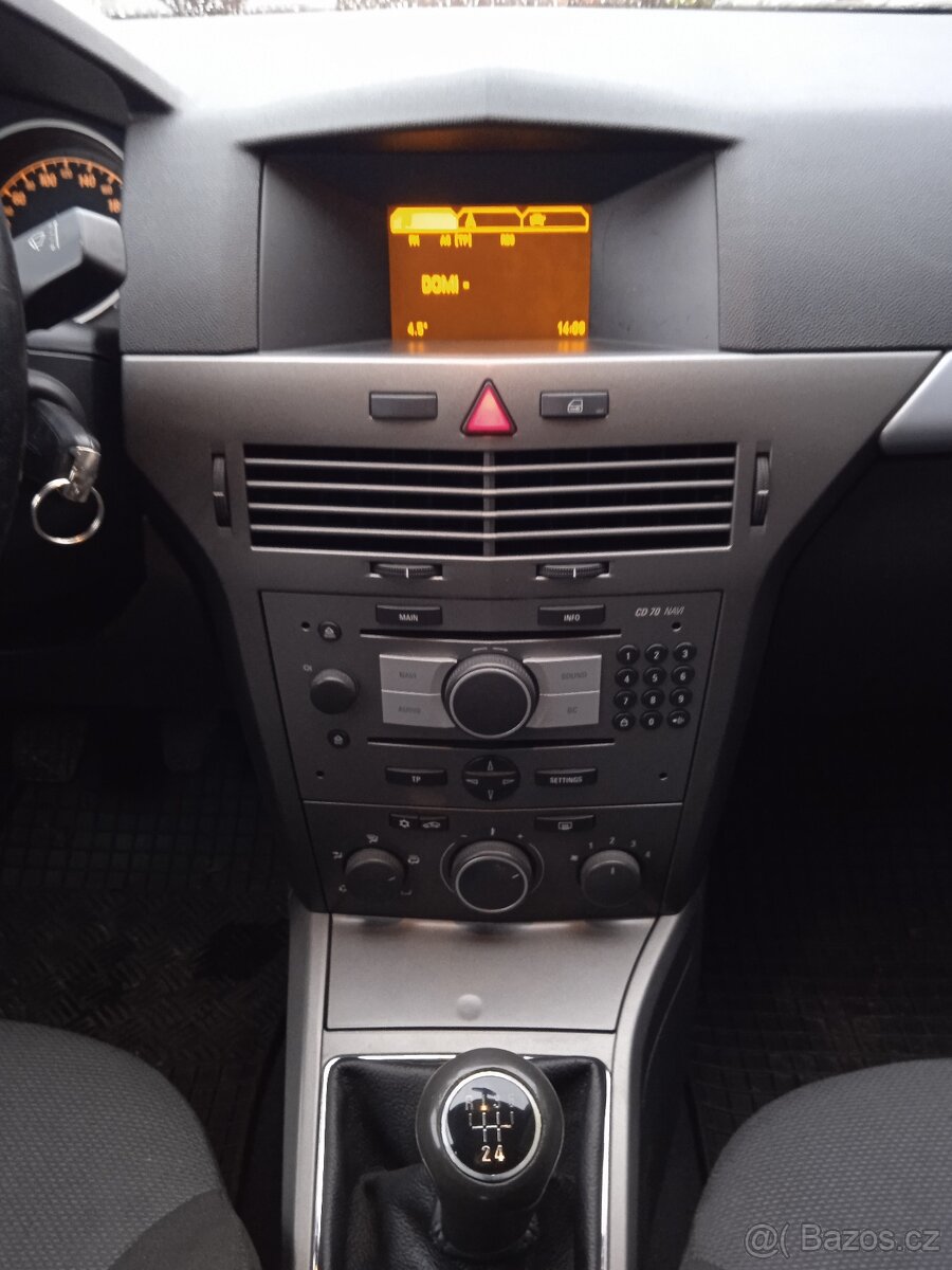 Opel Astra H caravan - 6