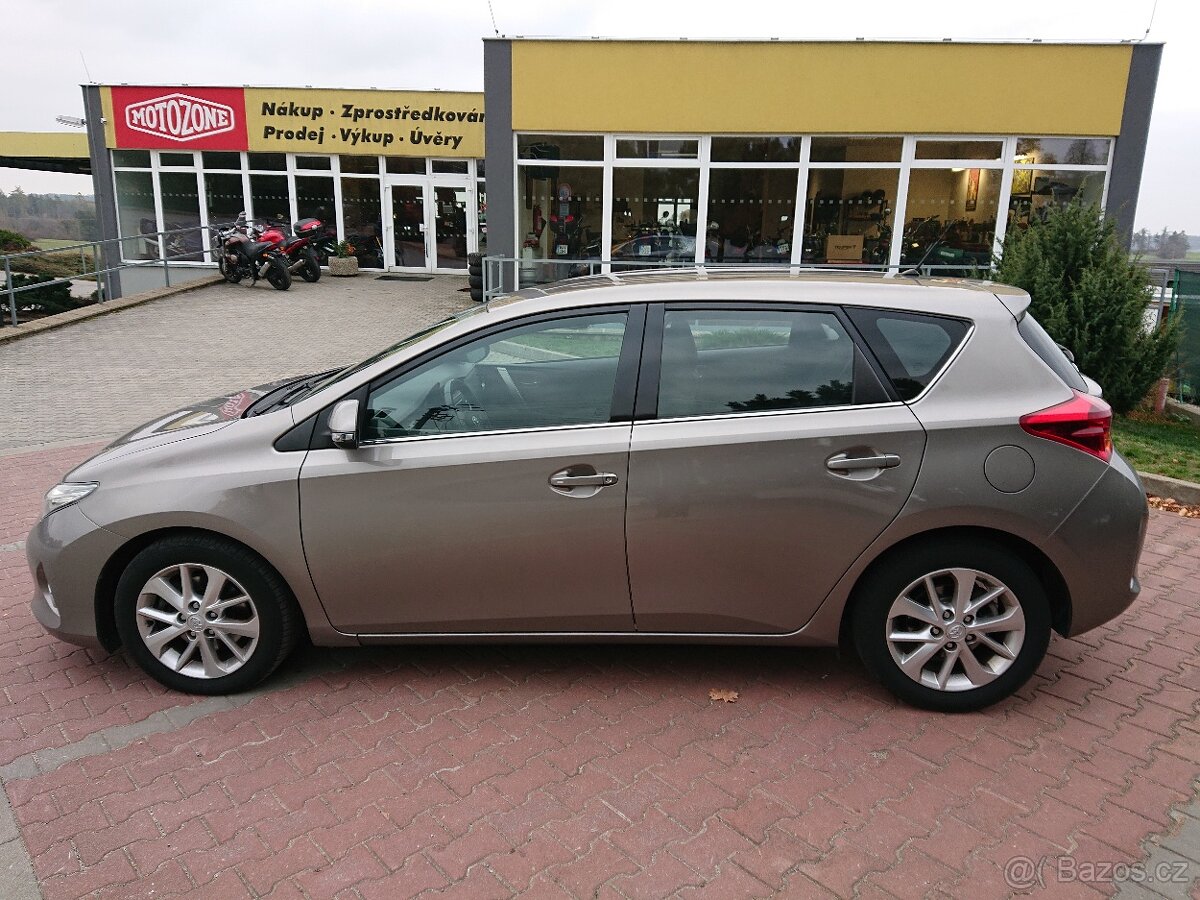 Toyota Auris 2.0 D-4D Active 12/2013 - 6