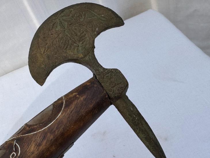 Křesadlovka se sekyrkou - 6