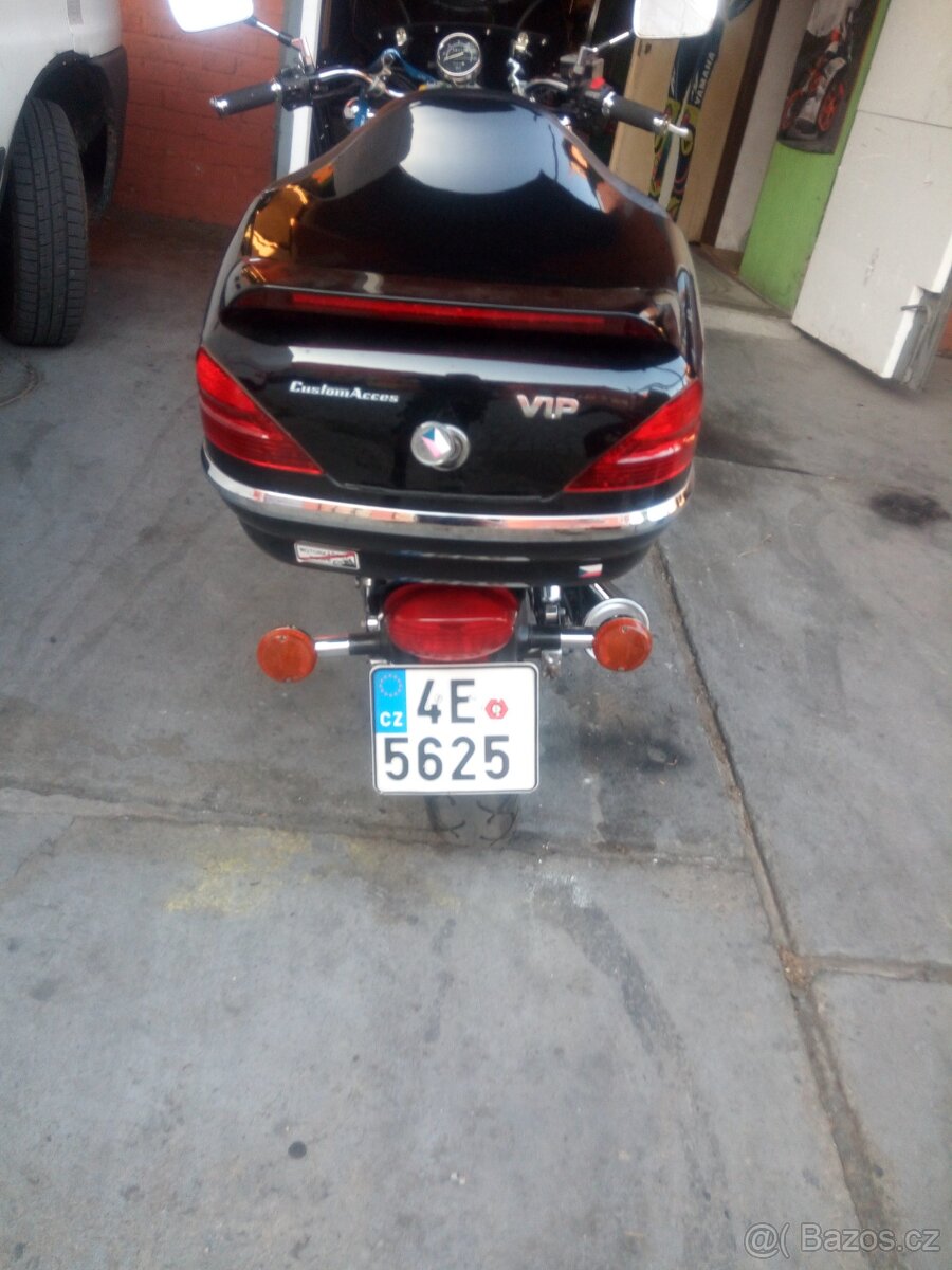 Suzuki GZ 125 - 6