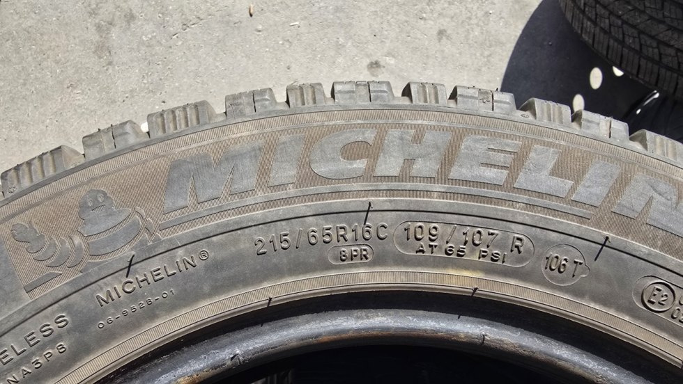 Zimní pneu 215/65/16c Michelin - 6