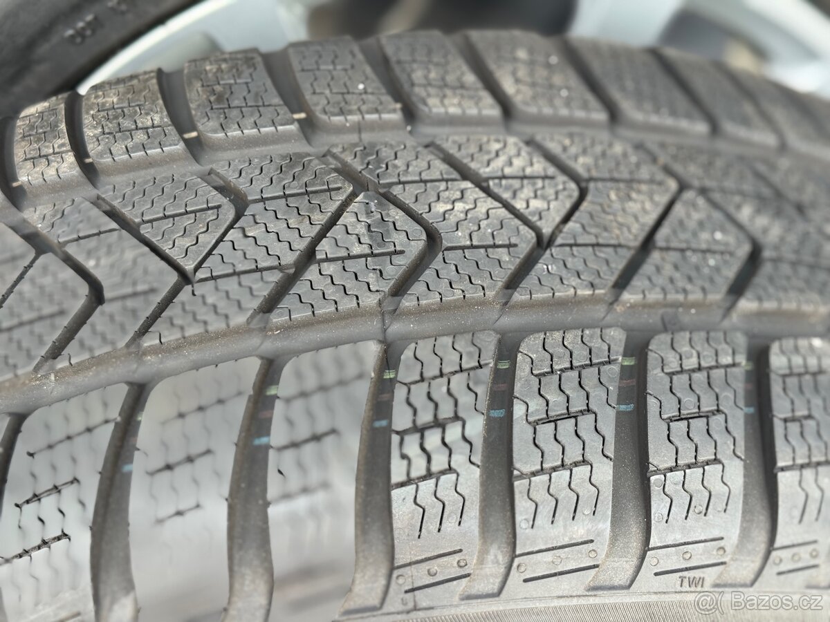ORIGINAL AUDI R18 + ZIMNI SADA 235/55 R18 Pirelli - 6