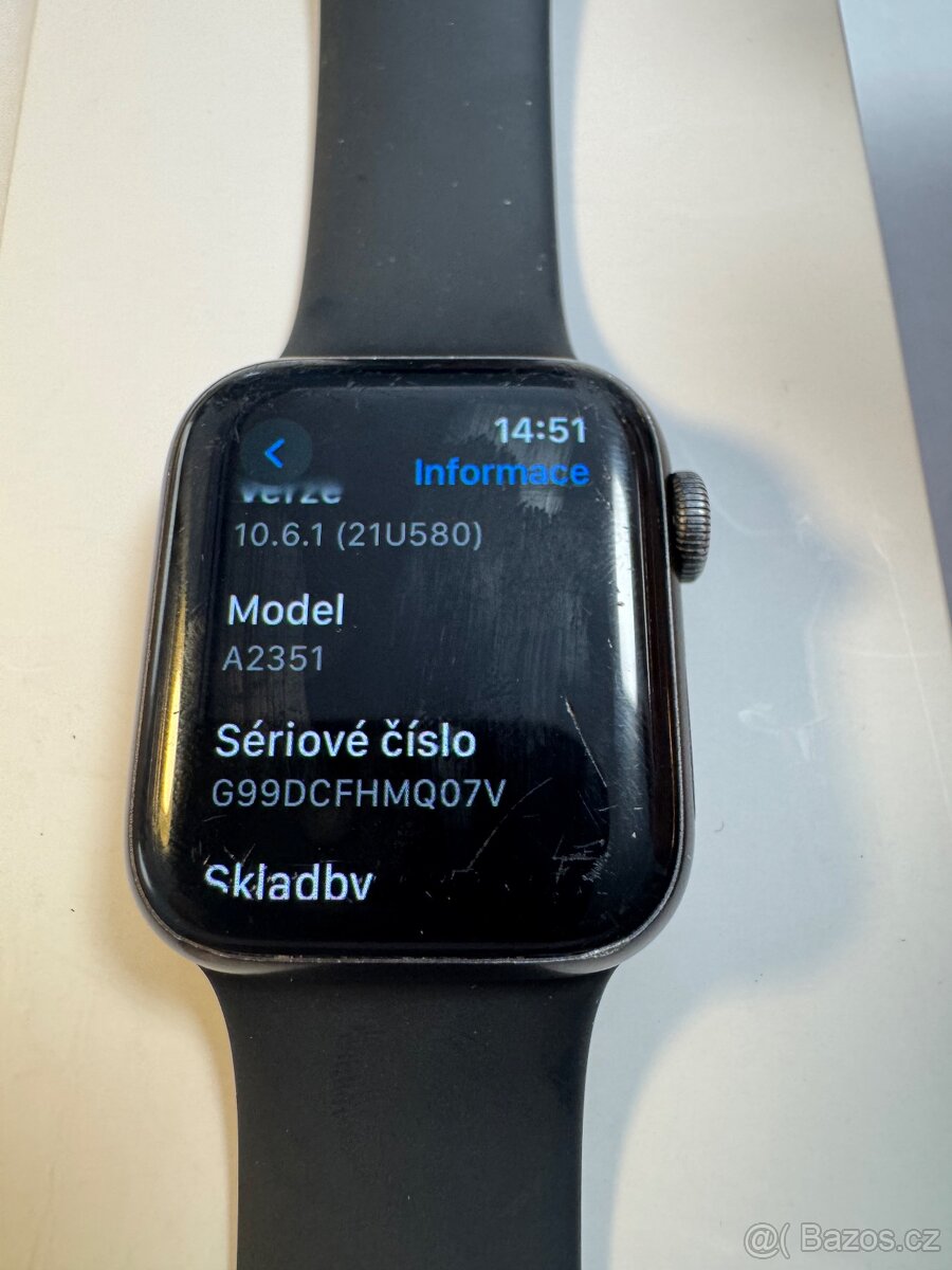 Apple Watch SE 44mm kondice baterie 71% poškrábane sklo LCD - 6